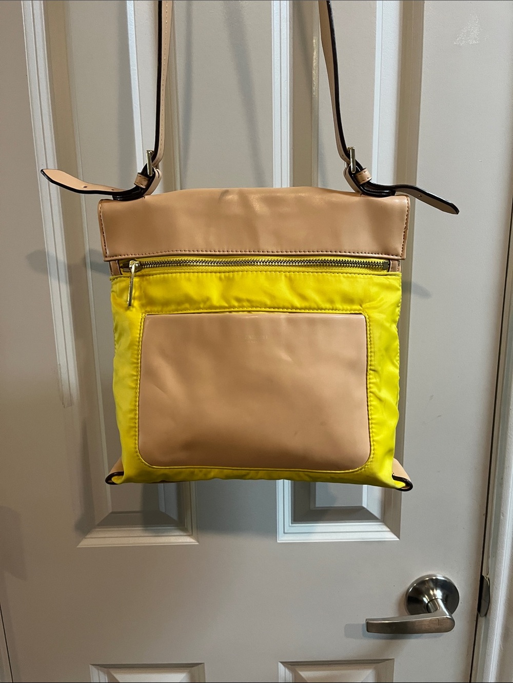 Isaac MIZRAHI New York unique bag it’s yellow gold all - Picture 2 of 10